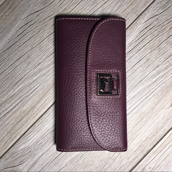 ****SOLD*** Dooney and Bourke leather wallet - Picture 1 of 6